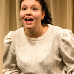 Anna erzählte von dem kleinen Drachen Falk aus Vulkanien und seinem Freund Lukas auf der Erde.