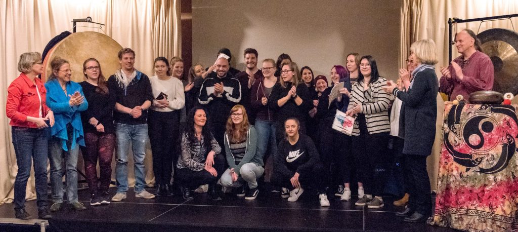 Abschlussfoto aller Akteure